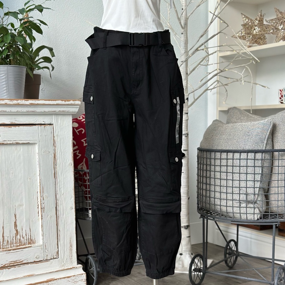 Almost Famous Baggy Cargo Jogger, medium stretch.  NWT